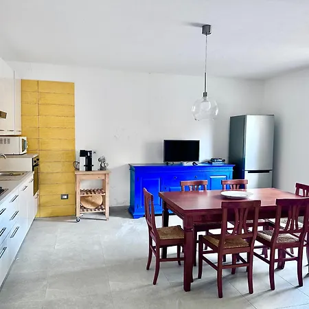 Iris House * 발레도리아