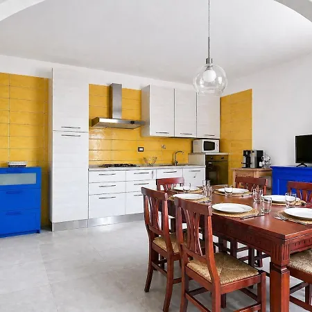 Tatil Evi Iris House *