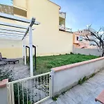 Holiday home Iris House *