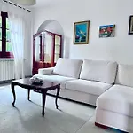 Holiday home Iris House *