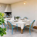 Iris House