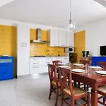 Holiday home Iris House *