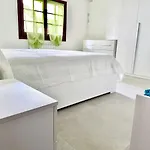 Holiday home Iris House *
